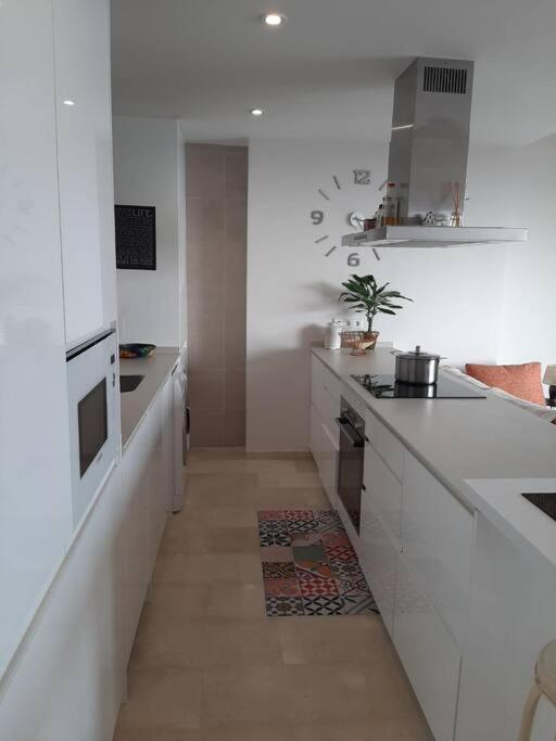 Top-Floor Beachfront Apartment With Parking, Pool, & Spacious Sea-View Balcony Villajoyosa Eksteriør bilde