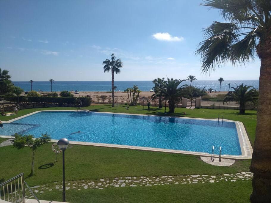 Top-Floor Beachfront Apartment With Parking, Pool, & Spacious Sea-View Balcony Villajoyosa Eksteriør bilde